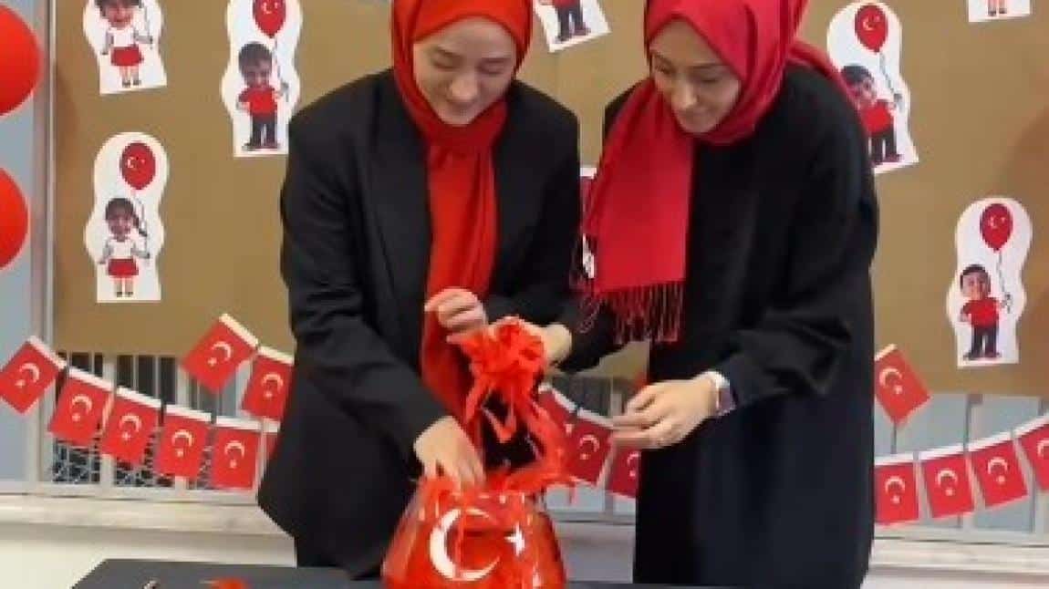 HEPİMİZ BİR OLURSAK BU VATAN VARDIR